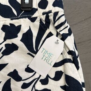 Time and Tru Navy and White Floral Skirt